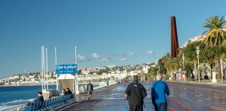 La marche nordique sur la promenade des Anglais à Nice