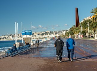 La marche nordique sur la promenade des Anglais à Nice