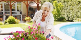 Faire garder sa maison par des retraités pendant les vacances