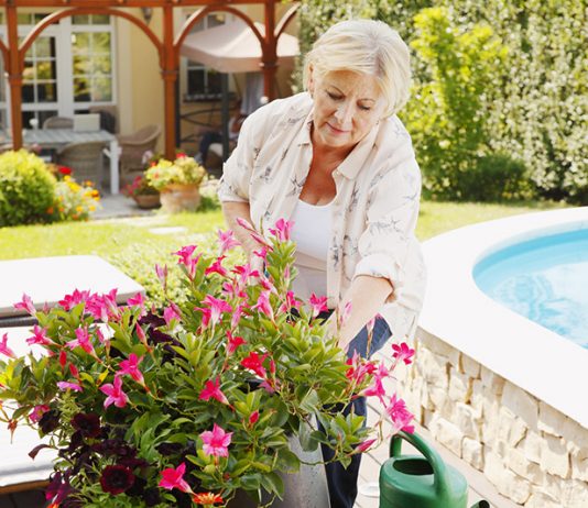Faire garder sa maison par des retraités pendant les vacances