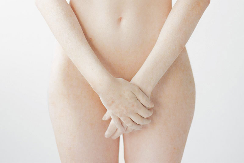 Que faire avec des poils blanc sur le pubis