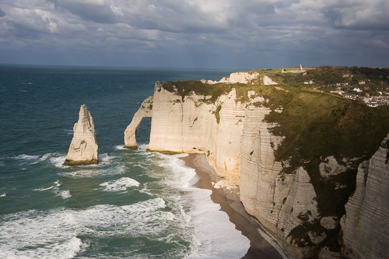 Étretat et ses falaises spectaculaires