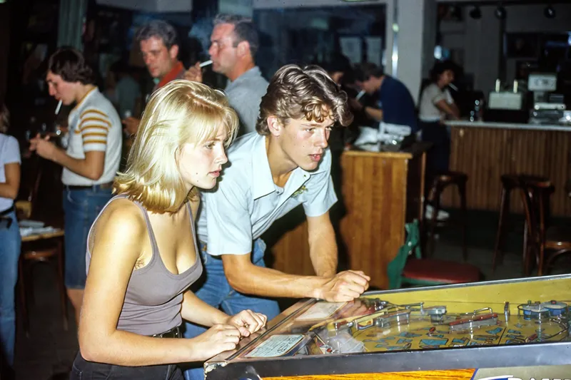 Flipper au café dans les années 1980