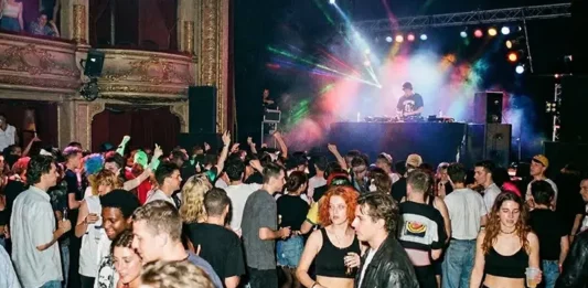 La jeunesse dans les années 80 : entre insouciance et bouleversements