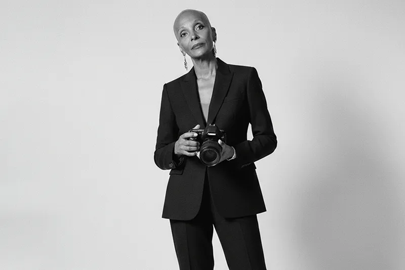 Une mannequin senior femme Une mannequin senior femme