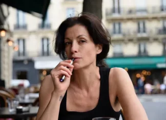 Arrêter le tabac après 50 ans : la cigarette électronique est-elle un bon choix Arrêter le tabac après 50 ans : la cigarette électronique est-elle un bon choix