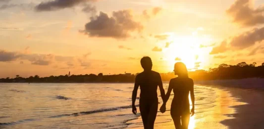 Senior et Naturisme : Et si la liberté commençait par tomber le maillot ? Le naturisme et les seniors