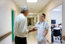 L’âge reste un frein… sauf quand il s’agit d’accompagner les personnes encore plus âgées