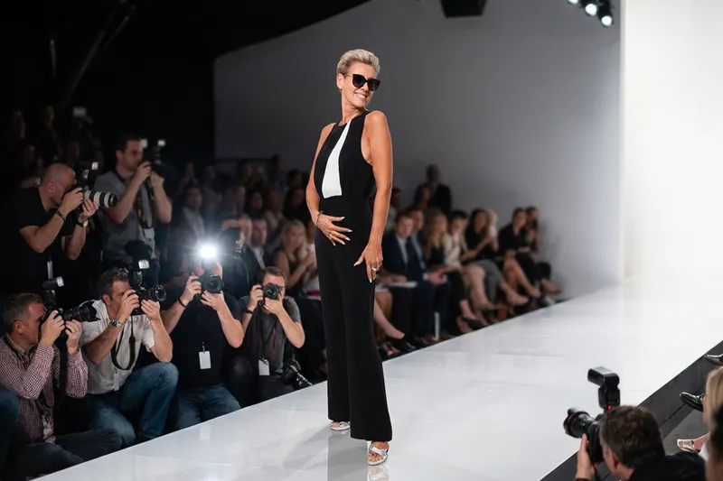 Défilé de mannequin senior